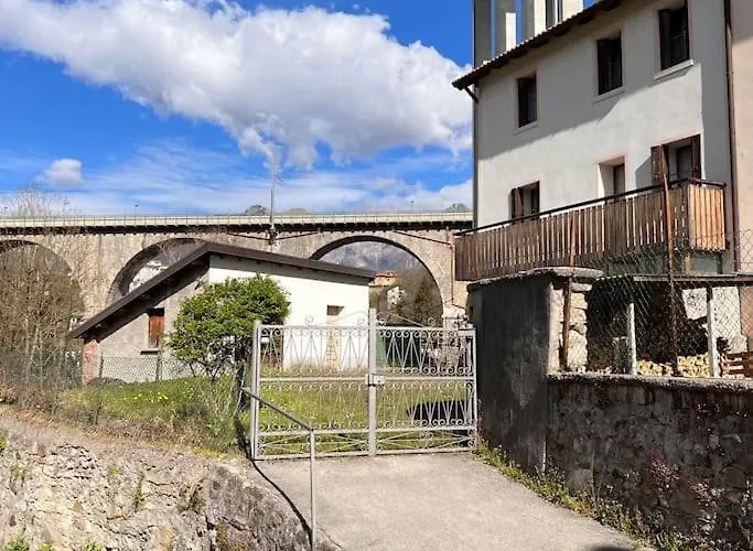 Dom wakacyjny Conveniente, Tranquilla E Accogliente Con Park Belluno